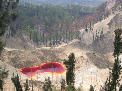 Picture 6 of Mysterious lake color change