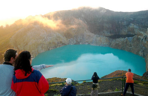 Picture 9 of Mysterious lake color change