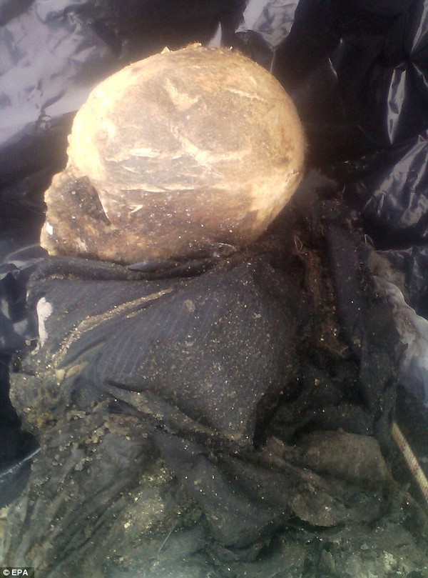 Picture 3 of Mysterious mummy in the glacier in the mountains