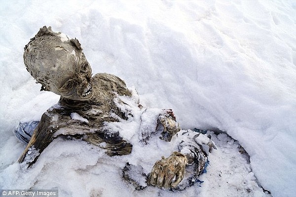 Picture 4 of Mysterious mummy in the glacier in the mountains
