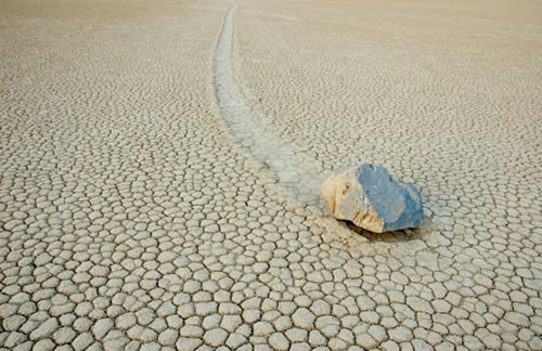 Picture 4 of Mysterious stone moves itself on Death Valley