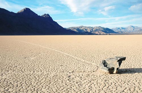 Picture 6 of Mysterious stone moves itself on Death Valley