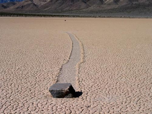 Picture 7 of Mysterious stone moves itself on Death Valley