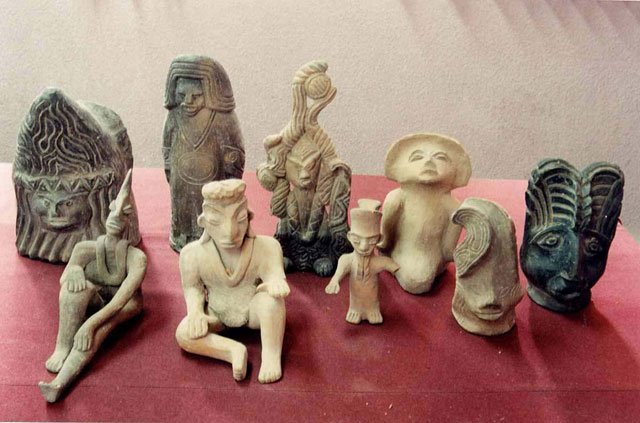 Picture 3 of Mysterious stone statues make us hypothesize: Did humans live at the same time as dinosaurs?