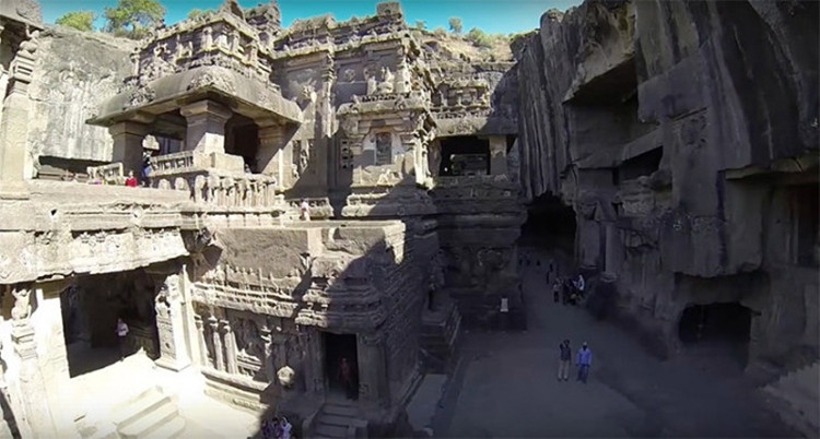 Picture 3 of Mysterious temple in India is carved from a single stone block