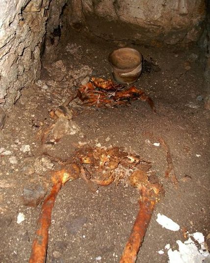 Picture 2 of Mysterious tomb headless of ancient Mayans