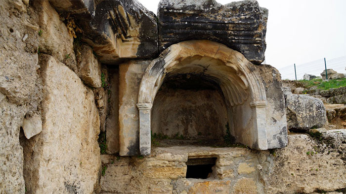 Picture 4 of Mysterious tunnels in the world