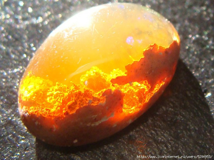 Picture 1 of Mysterious universe hidden in natural gems