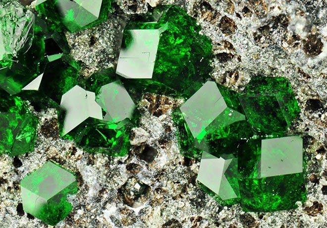 Picture 19 of Mysterious universe hidden in natural gems