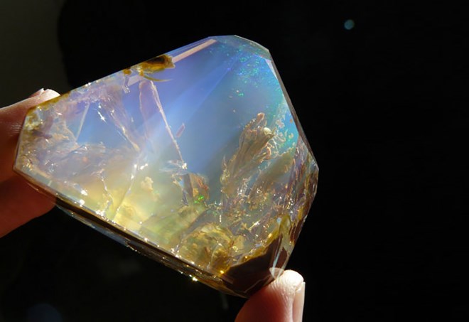 Picture 4 of Mysterious universe hidden in natural gems