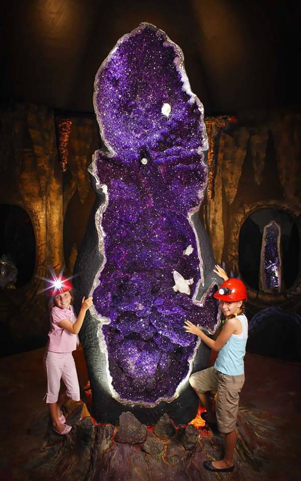 Picture 6 of Mysterious universe hidden in natural gems