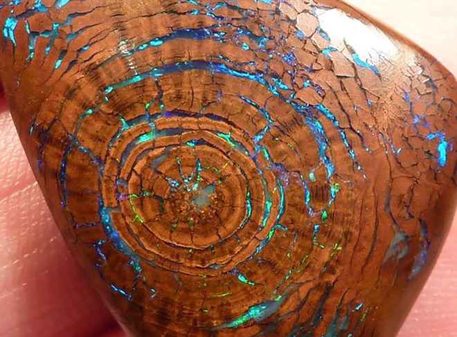 Picture 7 of Mysterious universe hidden in natural gems