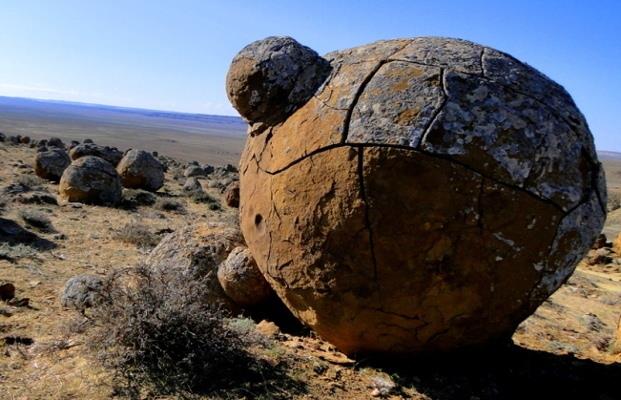 Picture 6 of Mysterious valley with strange rocks like straying to another planet