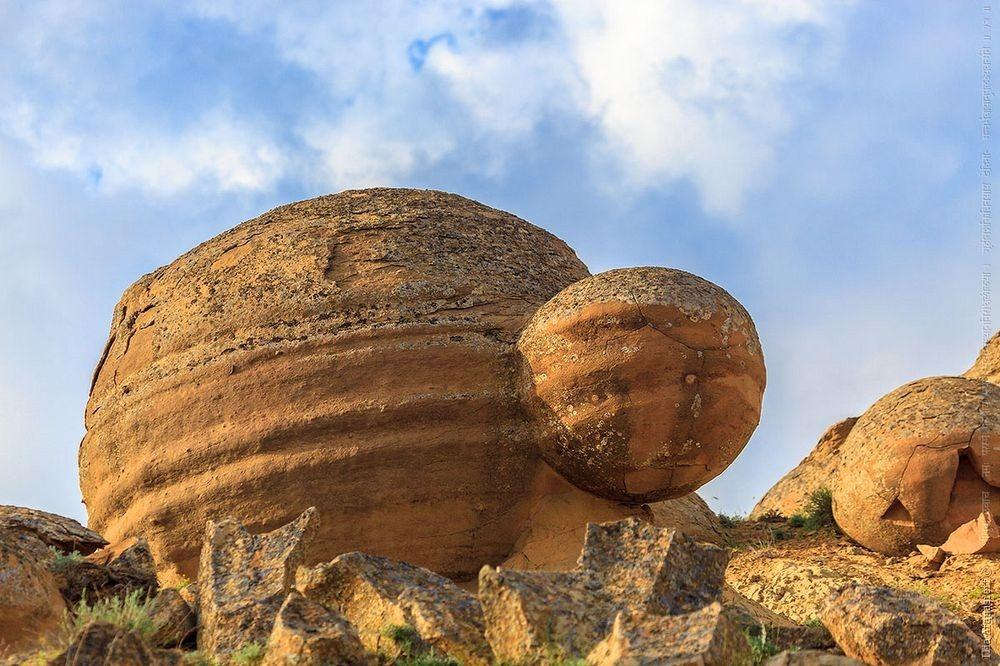 Picture 9 of Mysterious valley with strange rocks like straying to another planet