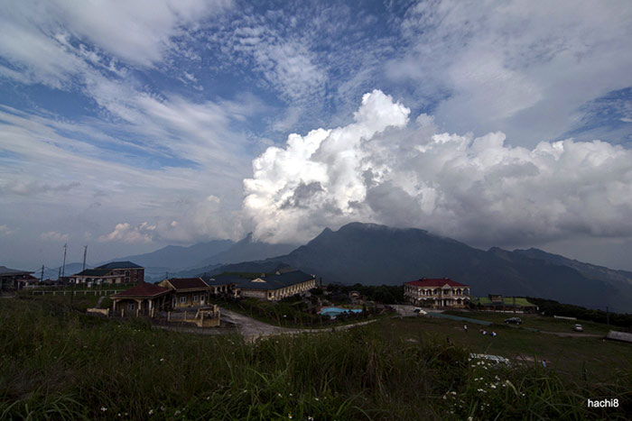 Picture 5 of Mysterious wild houses on the top of Mau Son