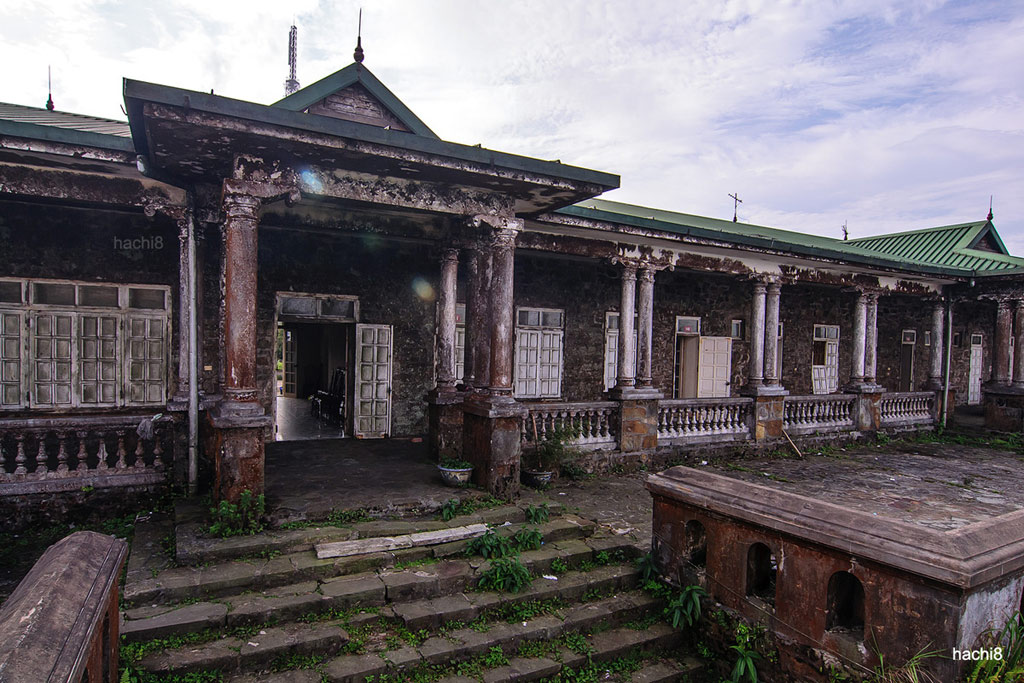 Picture 6 of Mysterious wild houses on the top of Mau Son