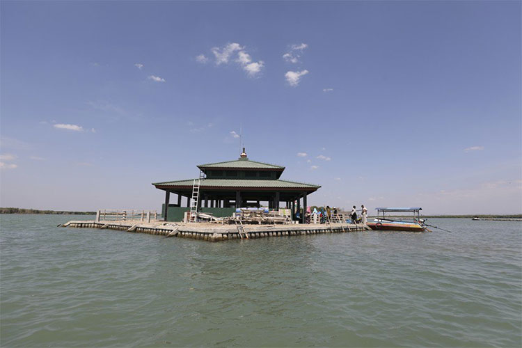 Picture 3 of Mysteriously the village is sinking into the sea