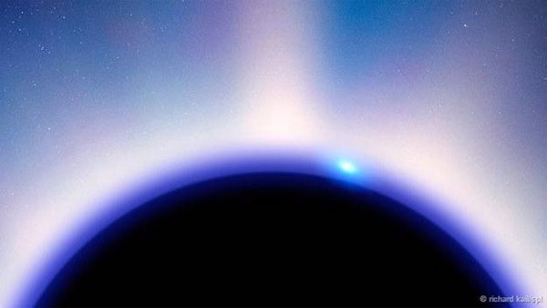 Picture 4 of Mystery of the black hole: Where people divide themselves?