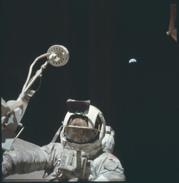 Picture 12 of NASA announced 8,400 photos of the process of exploring the Moon