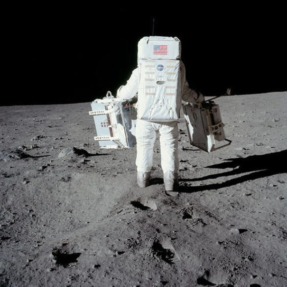 Picture 9 of NASA announced 8,400 photos of the process of exploring the Moon