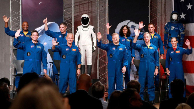 Picture 3 of NASA announced that the crew of the astronauts would fly with SpaceX and Boeing to the ISS space station, starting the new cosmic era.