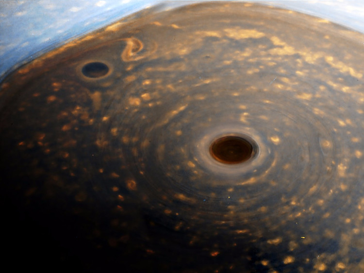 Picture 1 of NASA announced the video has never been seen before about Saturn