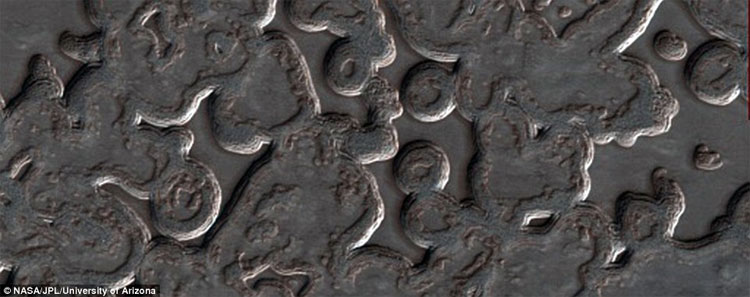 Picture 4 of NASA announces 15 beautiful images of Mars