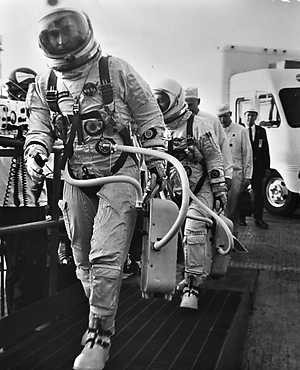 Picture 2 of NASA astronaut has hidden it all to bring a piece of bread to the universe