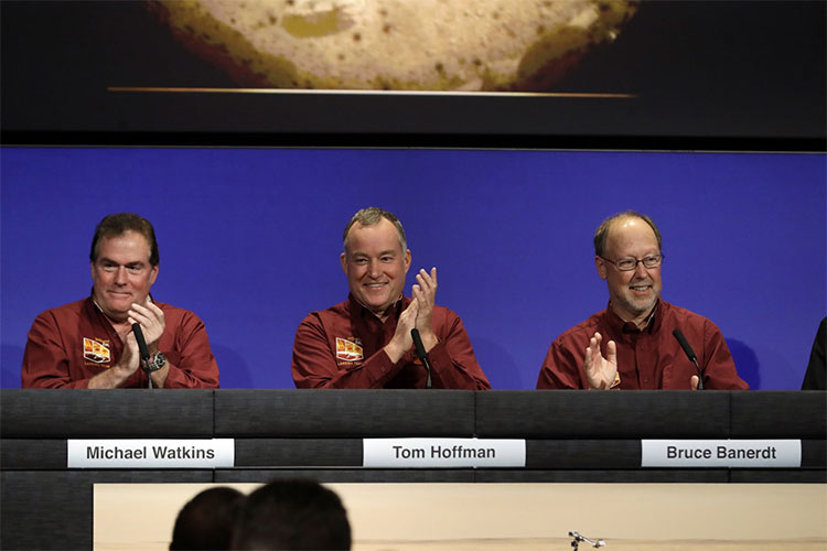 Picture 7 of NASA broke into the moment the InSight probe landed on Mars successfully