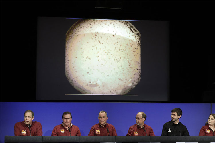 Picture 8 of NASA broke into the moment the InSight probe landed on Mars successfully