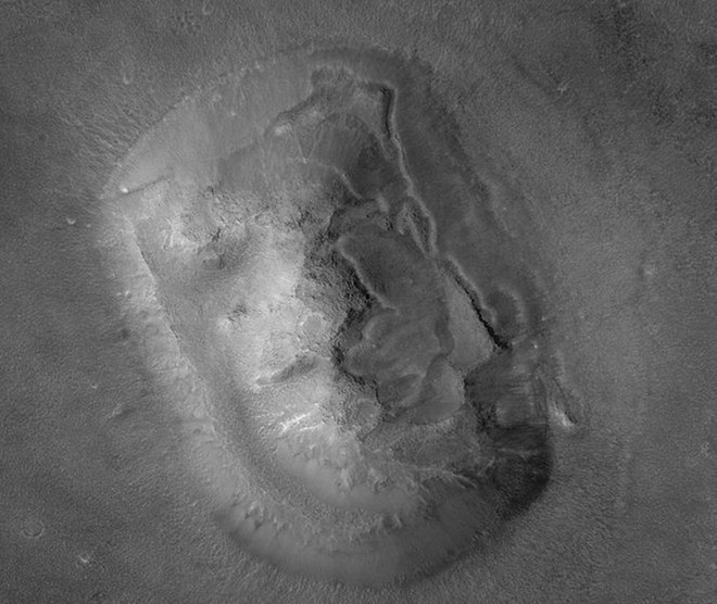 Picture 2 of NASA explains strange images on Mars