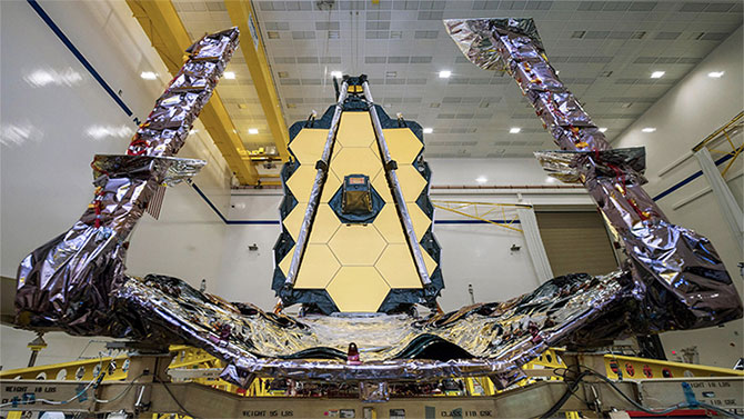 Picture 1 of NASA finished assembling $ 9.7 billion telescope