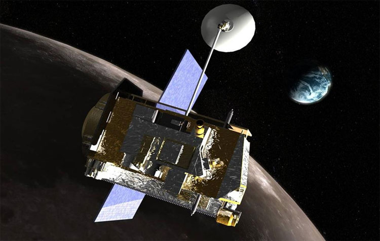 Picture 1 of NASA found the 8-year lost spacecraft on the Moon's orbit