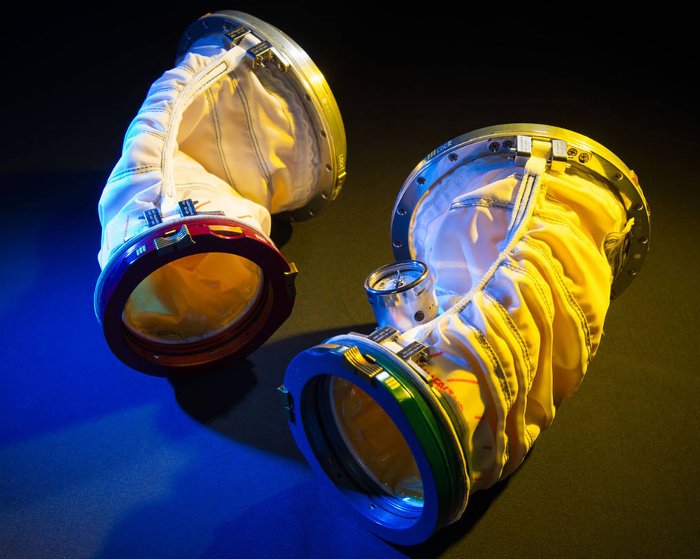 Picture 12 of NASA launched two outfits for astronauts to Mars