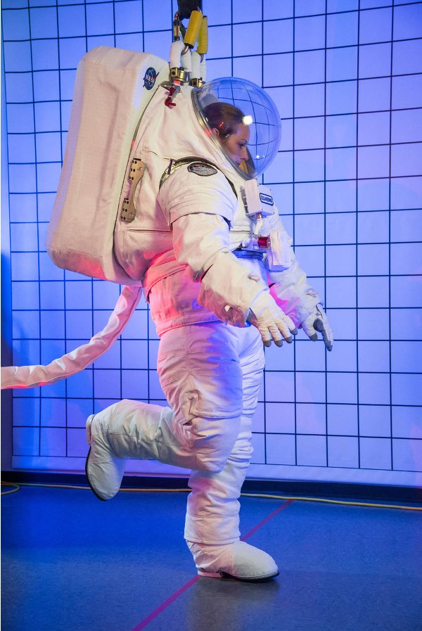 Picture 4 of NASA launched two outfits for astronauts to Mars