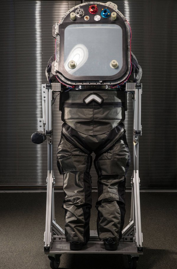 Picture 9 of NASA launched two outfits for astronauts to Mars