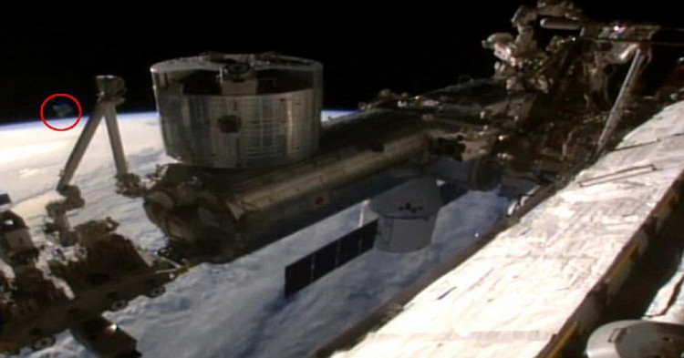 Picture 2 of NASA prosecuted to stop live video to cover up UFO images