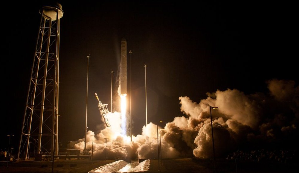 Picture 2 of NASA released an image that recorded the Antares missile explosion last year
