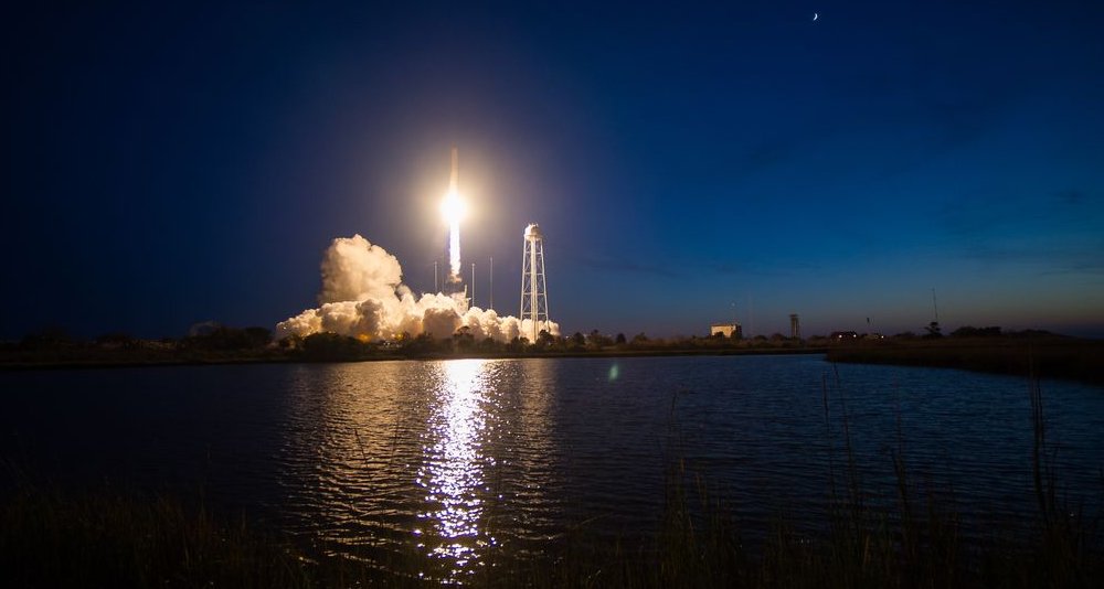 Picture 3 of NASA released an image that recorded the Antares missile explosion last year