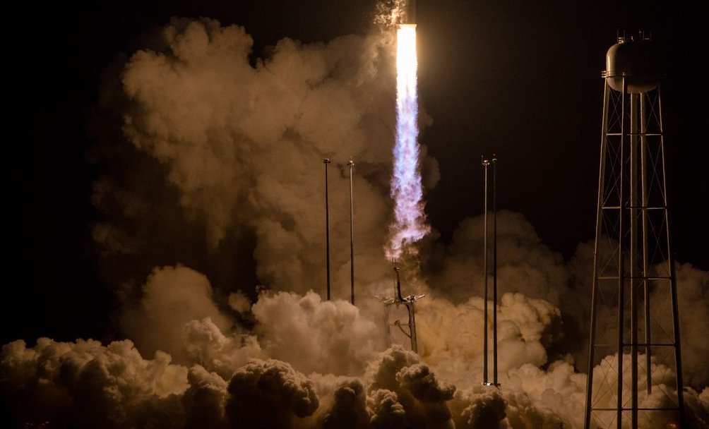 Picture 4 of NASA released an image that recorded the Antares missile explosion last year
