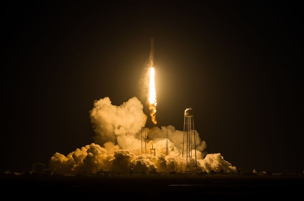 Picture 6 of NASA released an image that recorded the Antares missile explosion last year