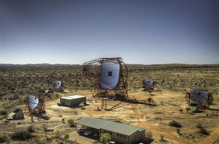 Picture 2 of NASA reveals mysterious energy traps in the center of the Milky Way