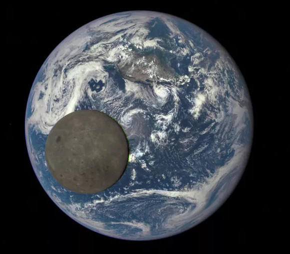 Picture 2 of NASA says a giant meteorite will fly over the Earth in the next 48 hours