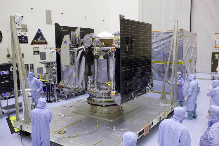 Picture 1 of NASA sends a spaceship to carry soil