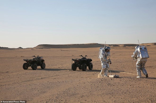 Picture 2 of NASA simulates humans living on Mars in the desert more than 50 degrees Celsius