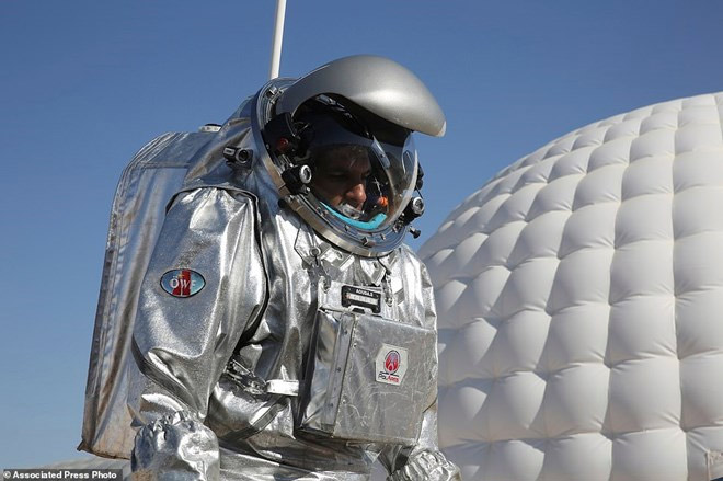 Picture 3 of NASA simulates humans living on Mars in the desert more than 50 degrees Celsius
