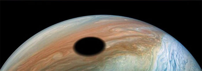Picture 1 of NASA spotted a black spot on Jupiter nearly 4,000km long