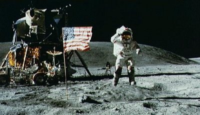Picture 3 of NASA takes people to the Moon in Hollywood?