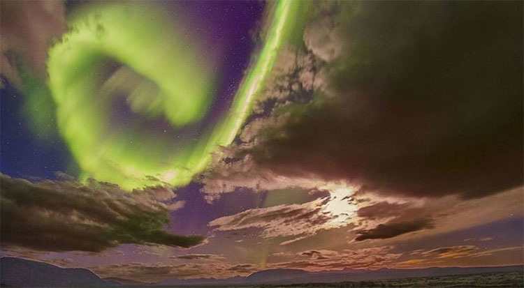 Picture 1 of NASA warns the aurora 'beauty and monsters' can destroy the Earth