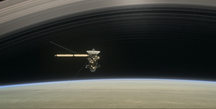 Picture 1 of NASA's $ 3.3 billion spacecraft buried the body on Saturn